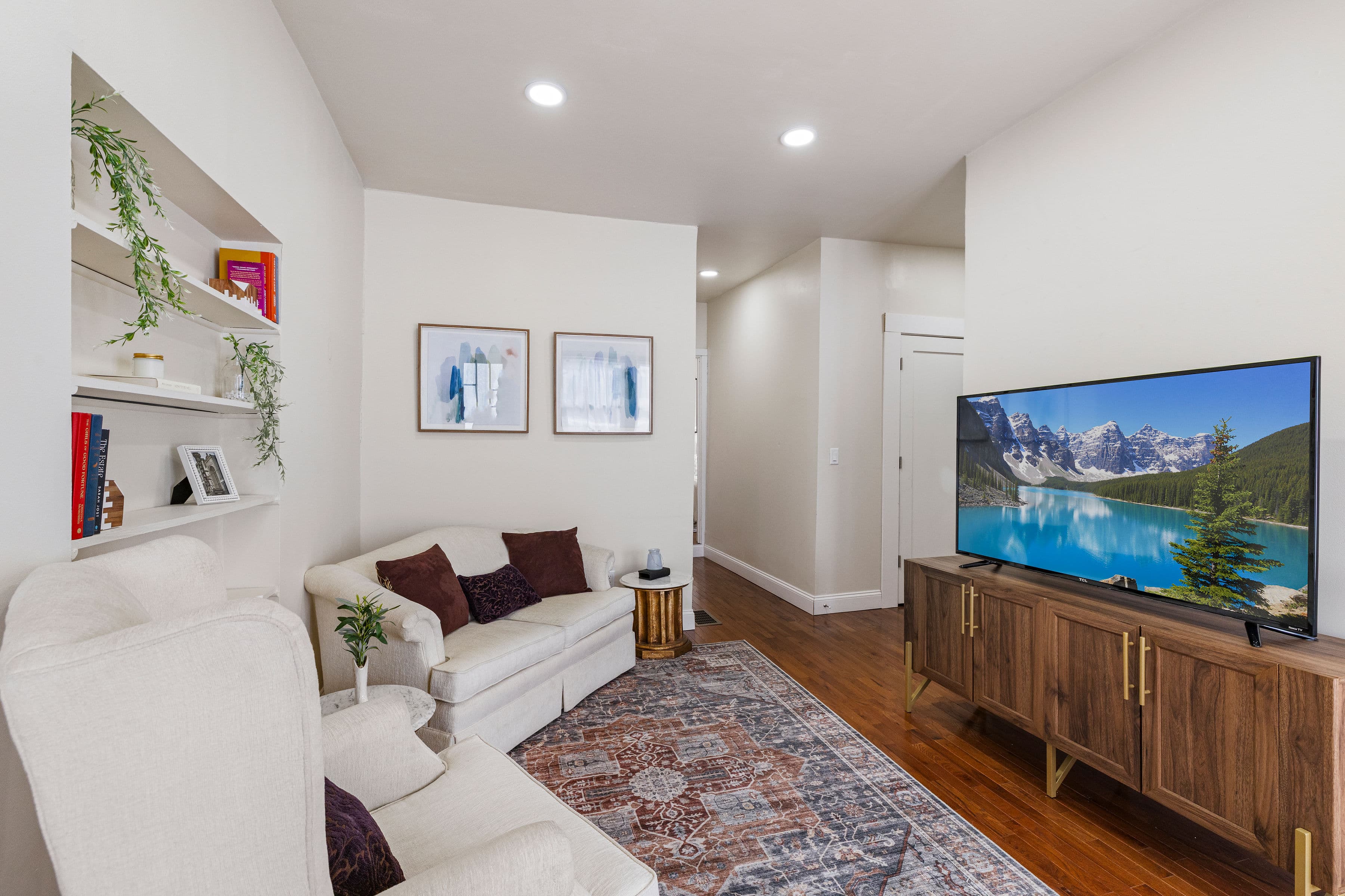 147 Christiana living room